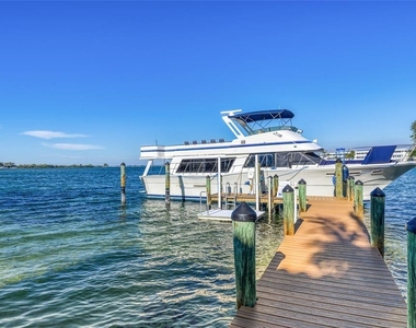 14 N Washington Drive - Photo Thumbnail 9