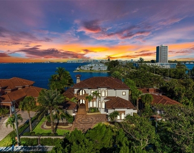 14 N Washington Drive - Photo Thumbnail 1