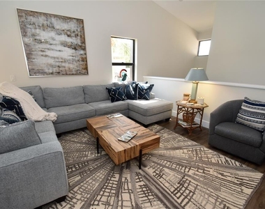 1631 Starling Drive - Photo Thumbnail 10