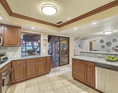 421 Waterside Lane - Photo Thumbnail 14