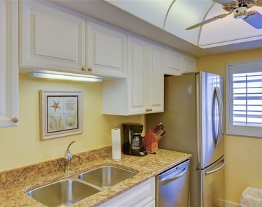 3240 Gulf Of Mexico Drive - Photo Thumbnail 9