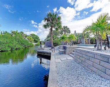 345 Avenida Leona - Photo Thumbnail 11