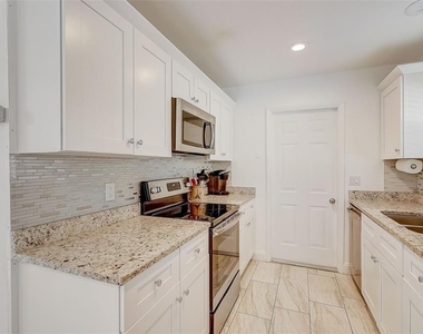 626 S Osprey Avenue - Photo Thumbnail 11