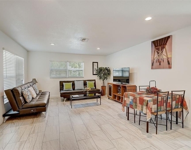 626 S Osprey Avenue - Photo Thumbnail 7