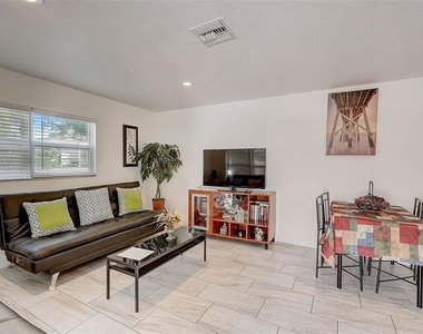 626 S Osprey Avenue - Photo Thumbnail 2
