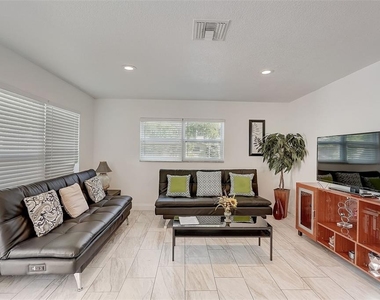 626 S Osprey Avenue - Photo Thumbnail 3