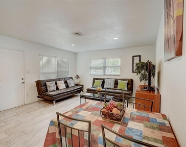 626 S Osprey Avenue - Photo Thumbnail 9
