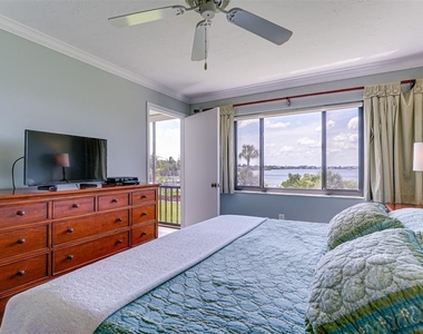 1608 Stickney Point Road - Photo Thumbnail 12