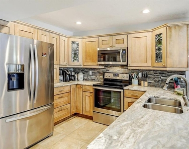 1633 Boathouse Circle - Photo Thumbnail 12