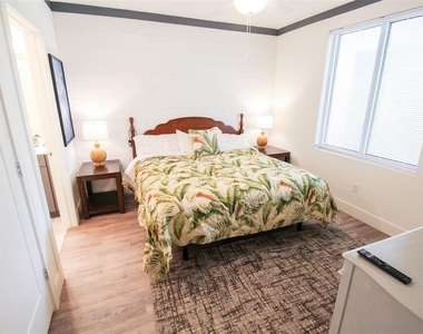 1703 N Tamiami Trail - Photo Thumbnail 20