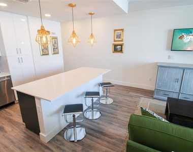 1703 N Tamiami Trail - Photo Thumbnail 35