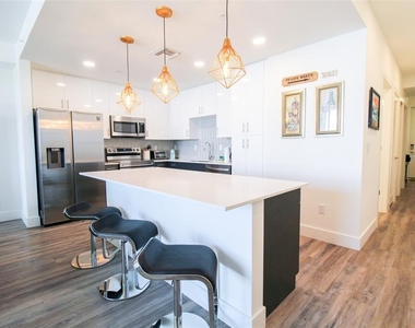 1703 N Tamiami Trail - Photo Thumbnail 33