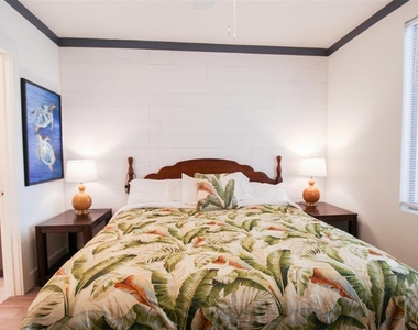 1703 N Tamiami Trail - Photo Thumbnail 21