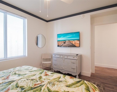 1703 N Tamiami Trail - Photo Thumbnail 22