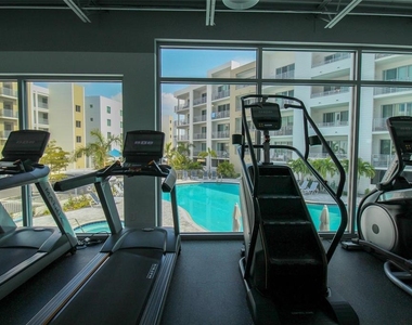 1703 N Tamiami Trail - Photo Thumbnail 10