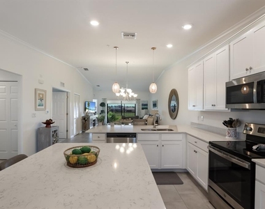5721 Palmer Circle - Photo Thumbnail 8