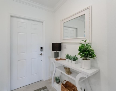 5721 Palmer Circle - Photo Thumbnail 2
