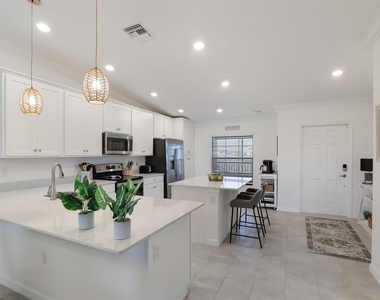 5721 Palmer Circle - Photo Thumbnail 6