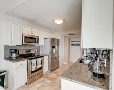 2425 Gulf Of Mexico Drive - Photo Thumbnail 7