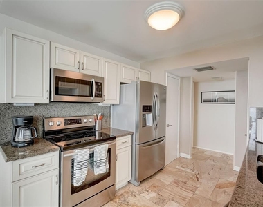 2425 Gulf Of Mexico Drive - Photo Thumbnail 8