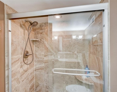 2425 Gulf Of Mexico Drive - Photo Thumbnail 15