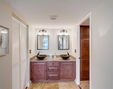 2425 Gulf Of Mexico Drive - Photo Thumbnail 20