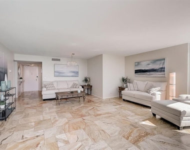 2425 Gulf Of Mexico Drive - Photo Thumbnail 4
