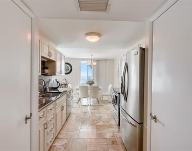 2425 Gulf Of Mexico Drive - Photo Thumbnail 9