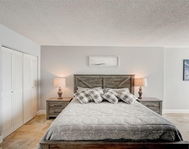 2425 Gulf Of Mexico Drive - Photo Thumbnail 11