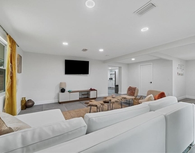 2441 Novus Street - Photo Thumbnail 9