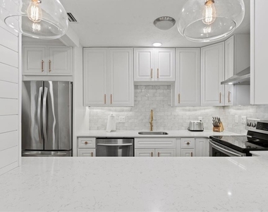 326 S Lime Avenue - Photo Thumbnail 16