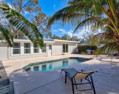 326 S Lime Avenue - Photo Thumbnail 6