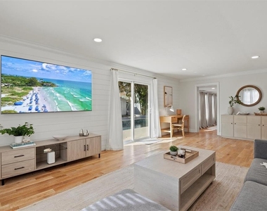 326 S Lime Avenue - Photo Thumbnail 2