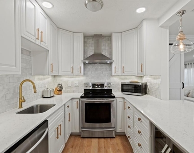 326 S Lime Avenue - Photo Thumbnail 4