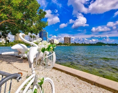 326 S Lime Avenue - Photo Thumbnail 73