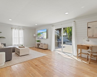 326 S Lime Avenue - Photo Thumbnail 8