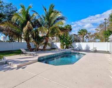 326 S Lime Avenue - Photo Thumbnail 5