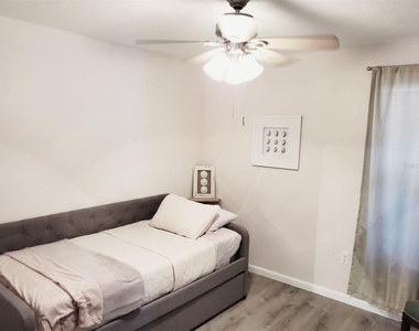 3773 59th Avenue W - Photo Thumbnail 12