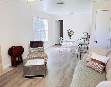 3773 59th Avenue W - Photo Thumbnail 3