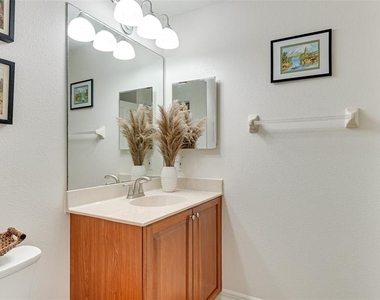 9454 Discovery Terrace - Photo Thumbnail 23