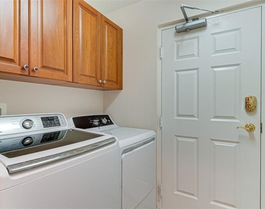 9454 Discovery Terrace - Photo Thumbnail 25