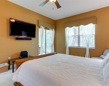 9454 Discovery Terrace - Photo Thumbnail 15