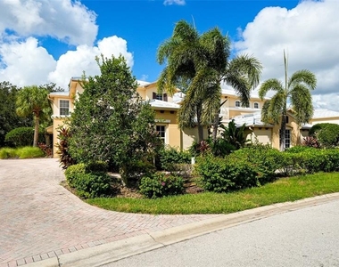 9454 Discovery Terrace - Photo Thumbnail 32