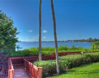 1622 Stickney Point Road - Photo Thumbnail 21