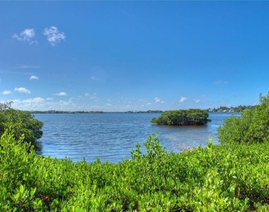 1622 Stickney Point Road - Photo Thumbnail 23