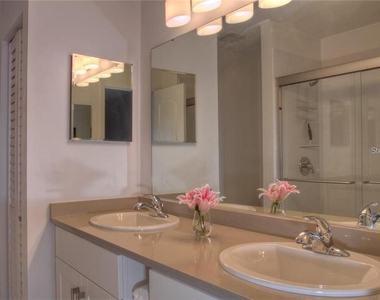 1622 Stickney Point Road - Photo Thumbnail 16
