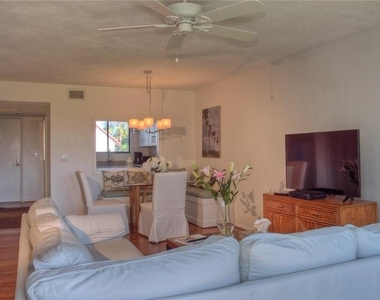 1622 Stickney Point Road - Photo Thumbnail 5