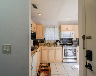 502 Sanderling Circle - Photo Thumbnail 15