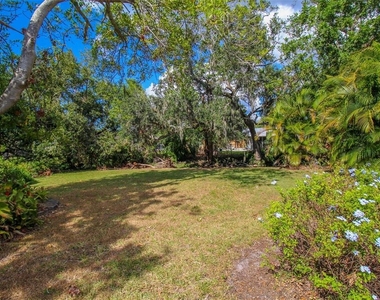 3223 Rowena Street - Photo Thumbnail 46