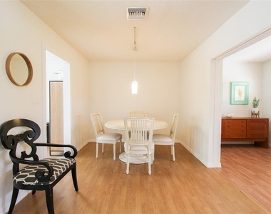 3223 Rowena Street - Photo Thumbnail 12